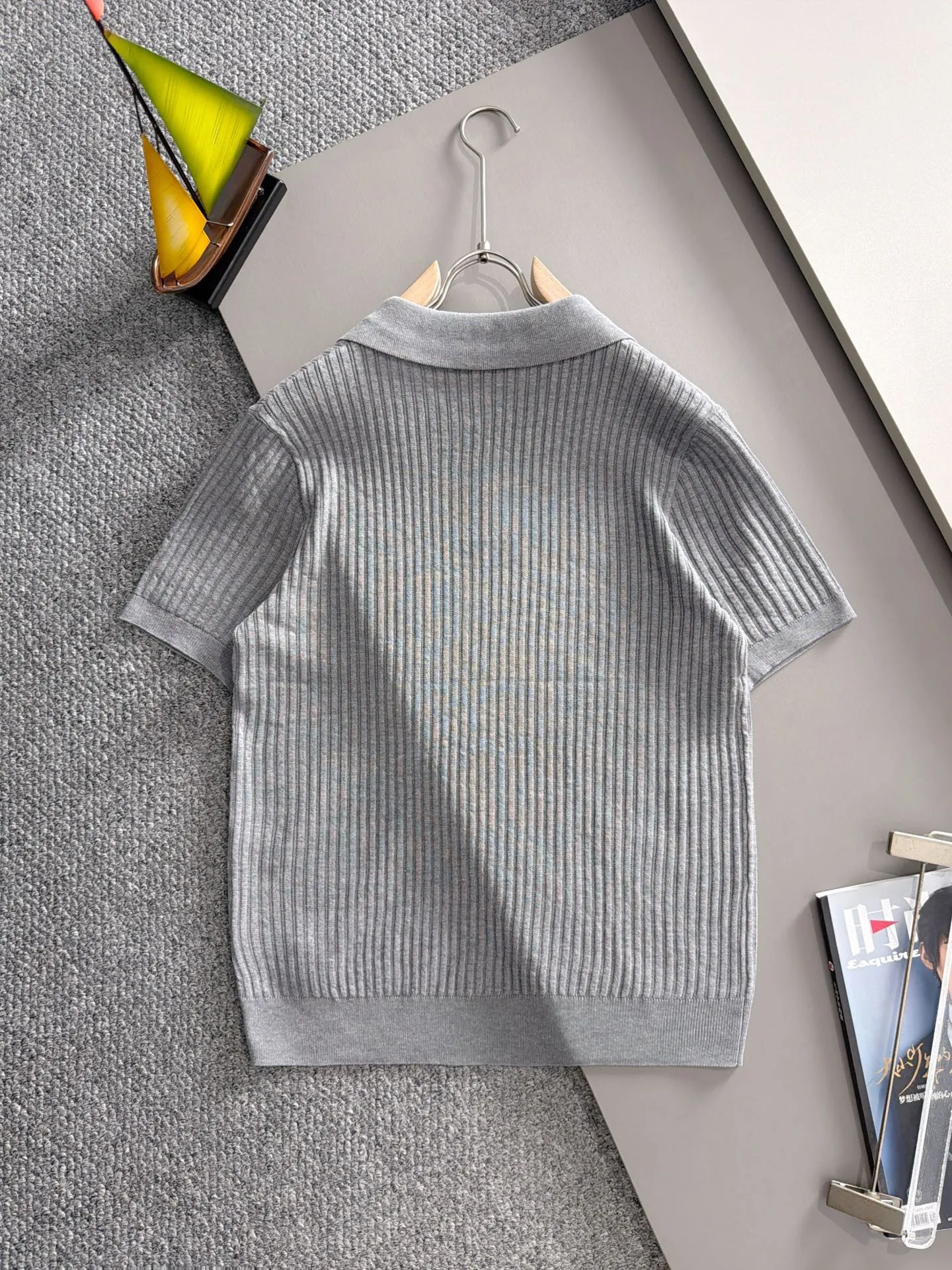 LP high quality Loro Piana 26ss New Arrival men's short-sleeved knitted T-shirt. Made of combed cotton yarn knitted cotton fabric, no pressure when entering and exiting the counter. Exclusive control of raw materials. It feels substantial when weighed, and the upper body is more textured than ordinary T-shirts. This texture can handle the weather easily and is suitable for both hot and cold! Loose fit design, looks noble. The only correct version is available Size: M to 4XL